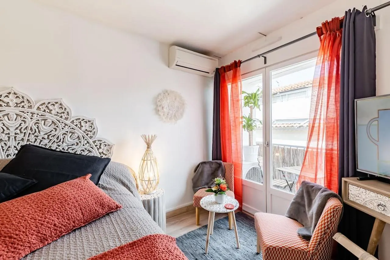 Studio Centre Ville Avec Parking Sanary-sur-Mer Apartment
